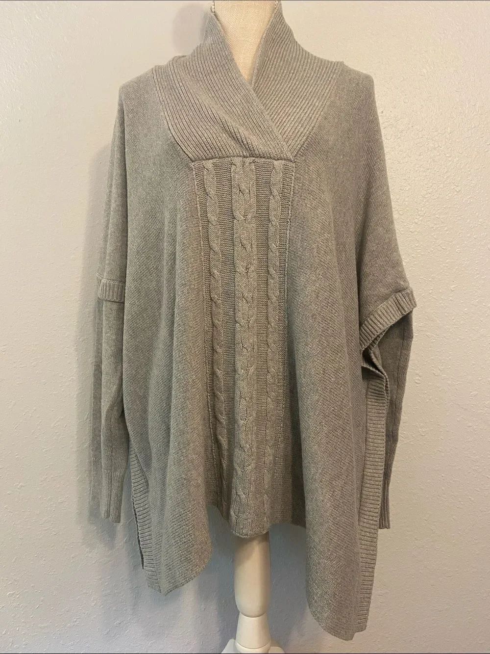 CAbi Light Gray Style 3303 Charlotte Poncho Cable Knit Sweater Size Large